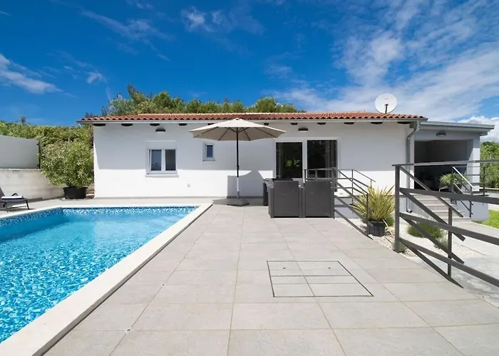 Villa In With Swimming Pool *