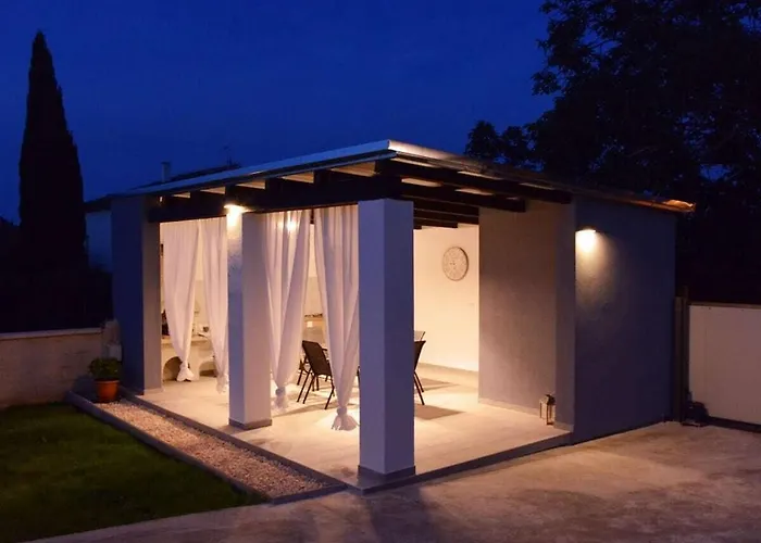 Villa In With Swimming Pool *