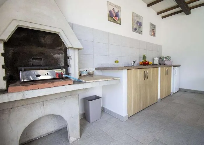 In With Swimming Pool Villa Pula