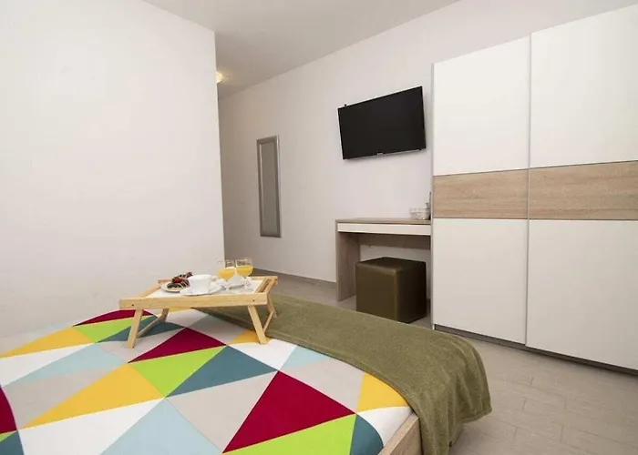 别墅 In With Swimming Pool 普拉